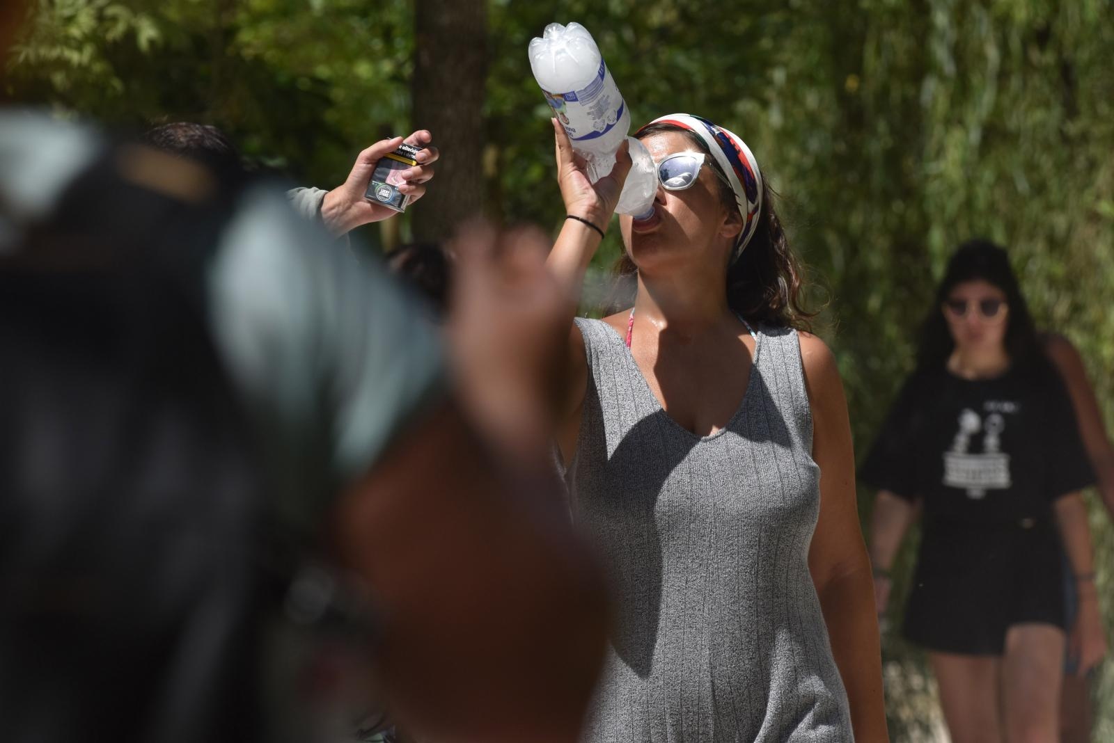 vrućina, toplina, toplinski val, ljeto, rashlađenje, osvježenje, voda, žena