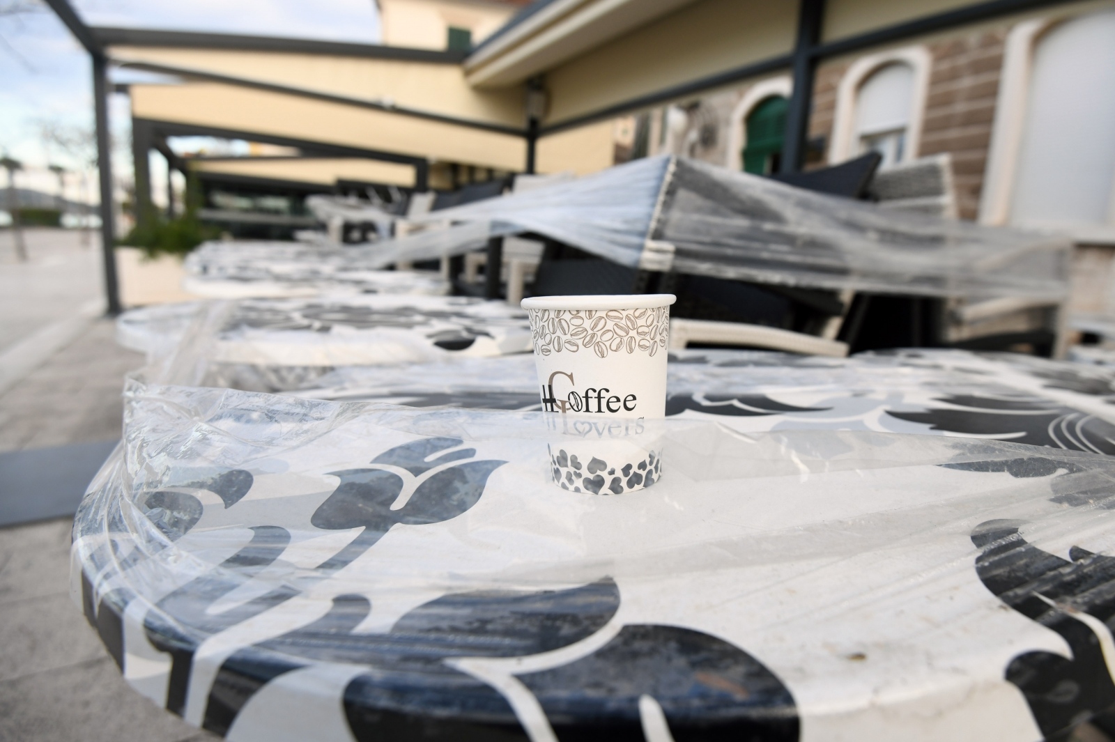 kafić, terasa, kava za van, korona