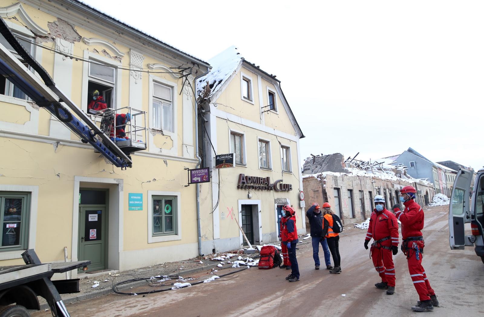 potres petrinja, potres, HGSS, ruševine, petrinja