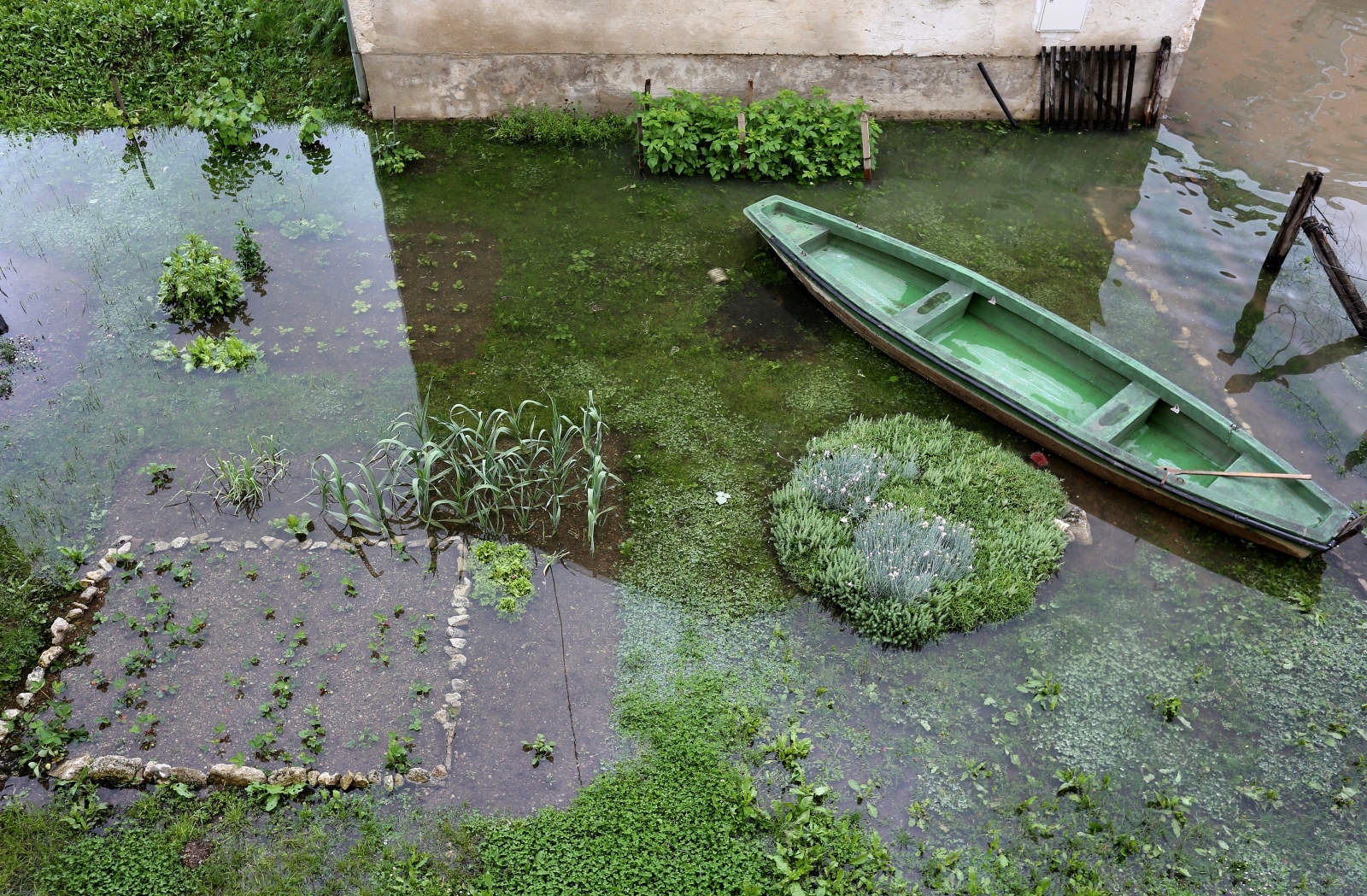 Hrvatska Kostajnica: Vatrogasci i mještani nastavljaju borbu s rijekom Unom èiji je vodostaj i dalje u porastu