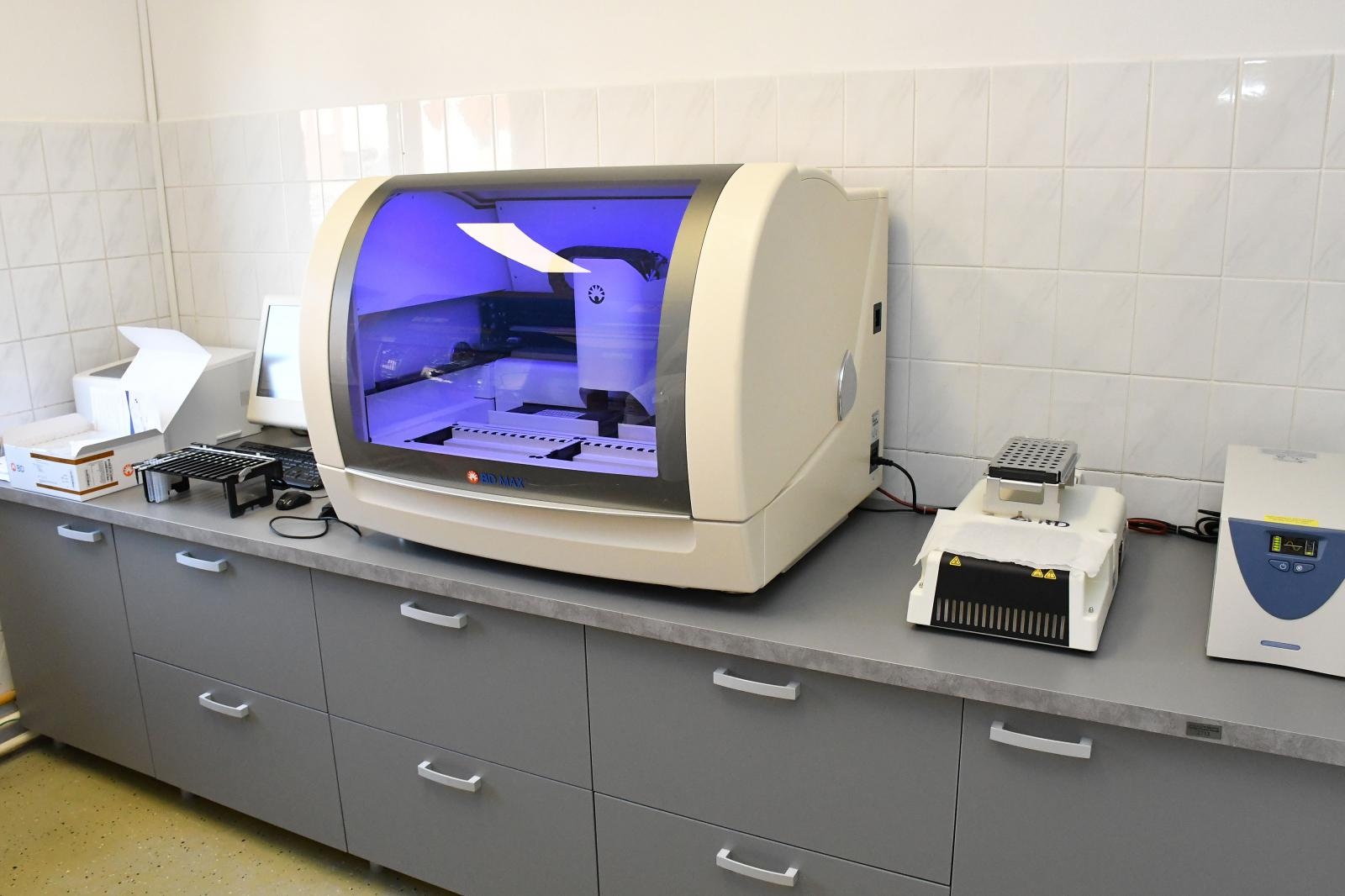 pcr uređaj, koronavirus, covid-19 U Slavonskom Brodu u rad pušten uređaj za brzo testiranje na koronavirus