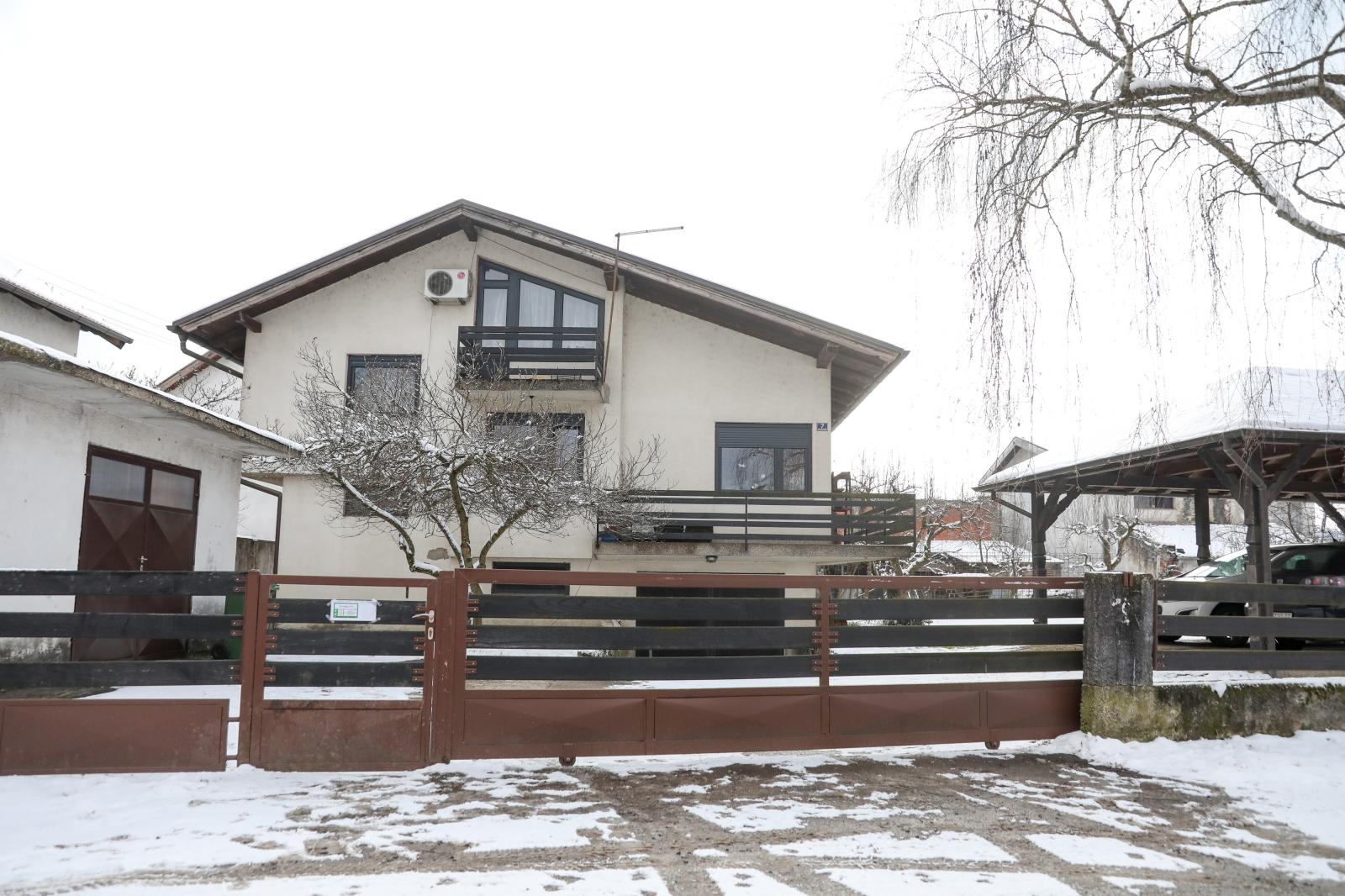 glina, runjaninova ulica, ivo žinić, kuća