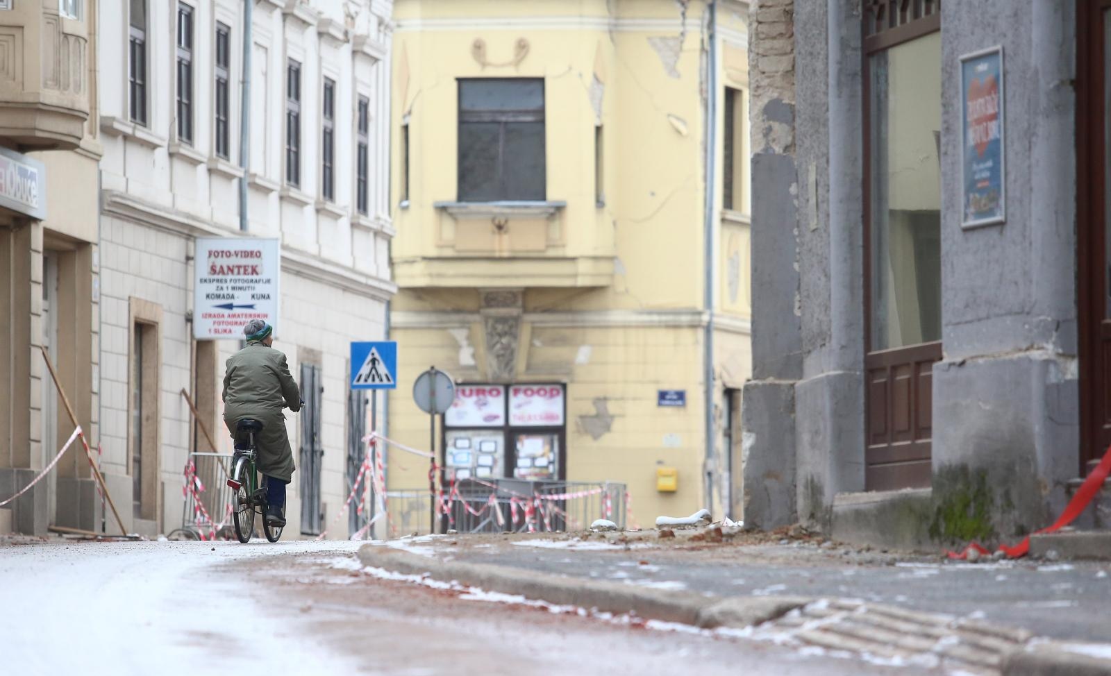 petrinja, potres petrinja, Život u centru Petrinje nakon razornog potresa