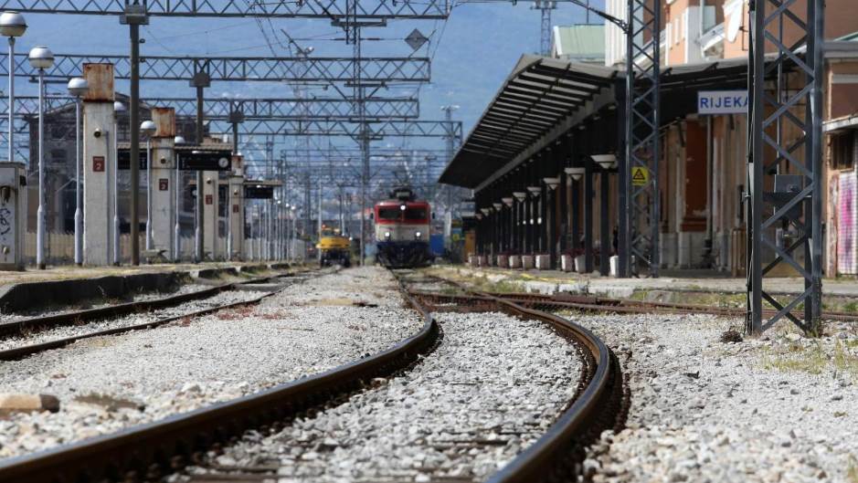 vlak, pruga, kolodvor rijeka