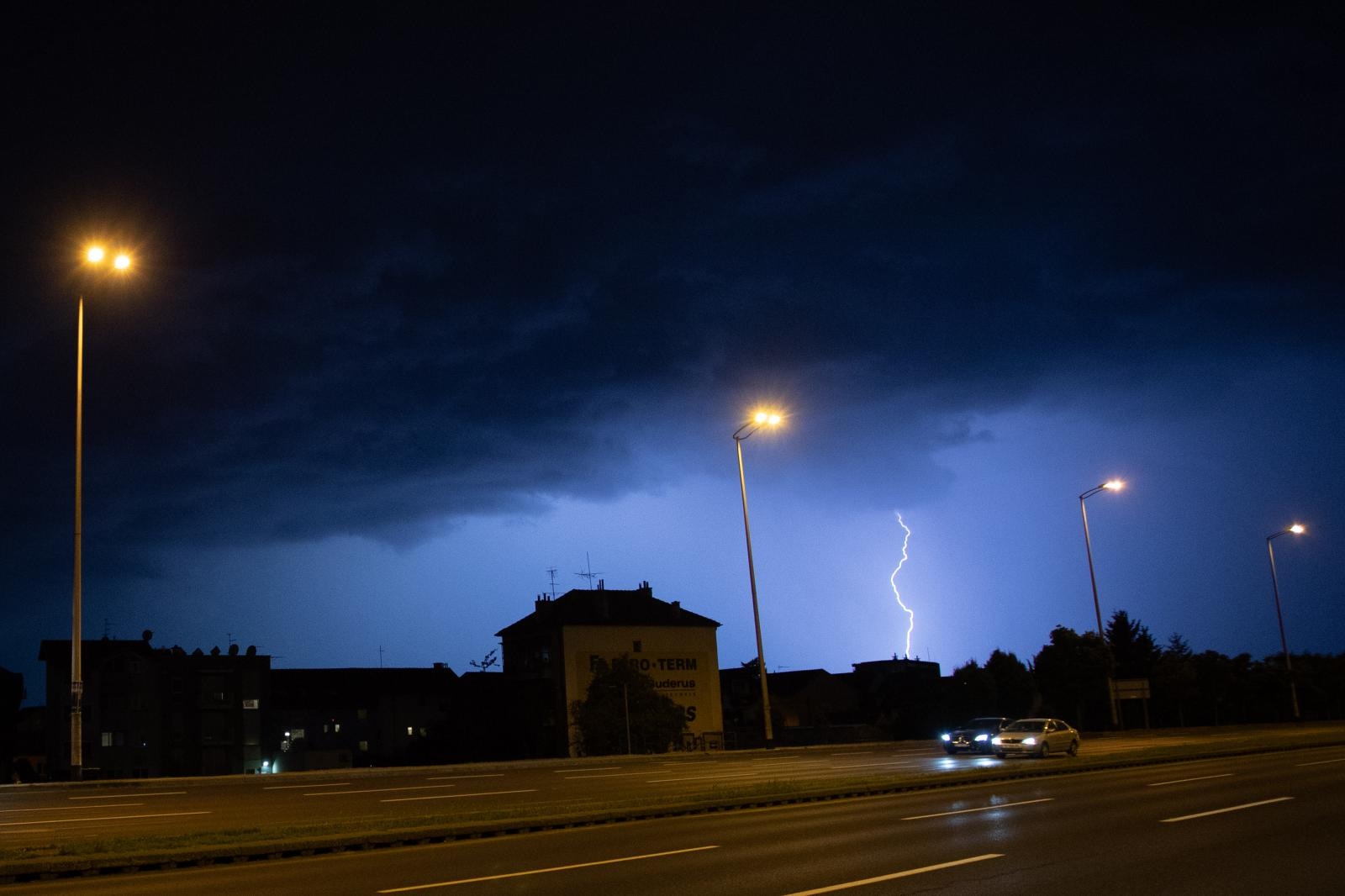 grmljavina, nevrijeme pixsell