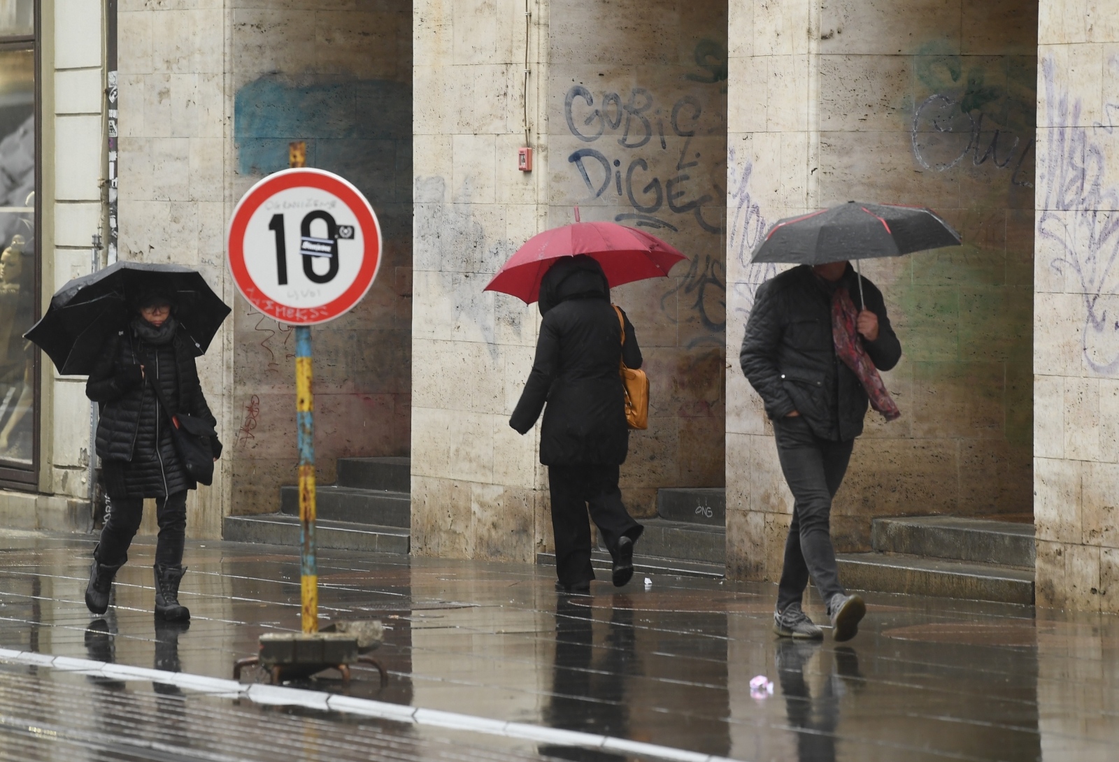 kiša, kišobran, prometni znak