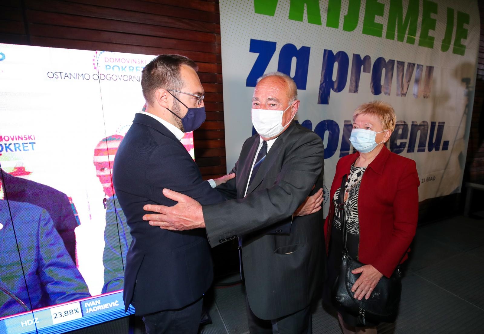 Tomislav Tomašević, Smiljan Tomašević, Tomašević s roditeljima