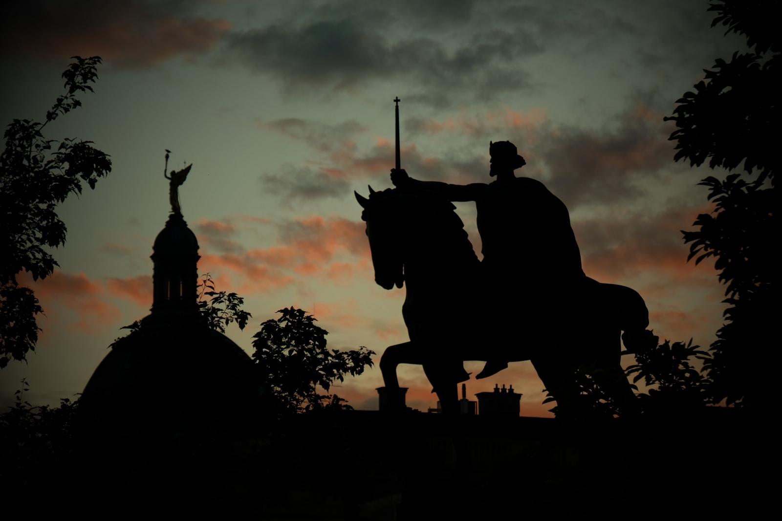 tomislavac, zalazak sunca, sumrak, zagreb, trg kralja tomislava