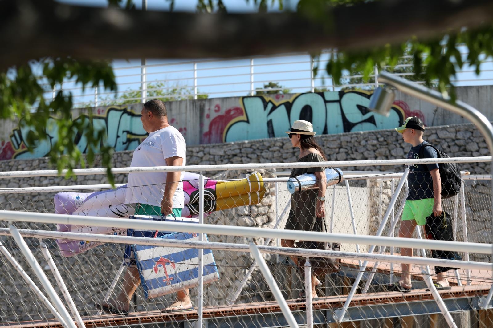 turizam, turisti, ljetovanje, plaža