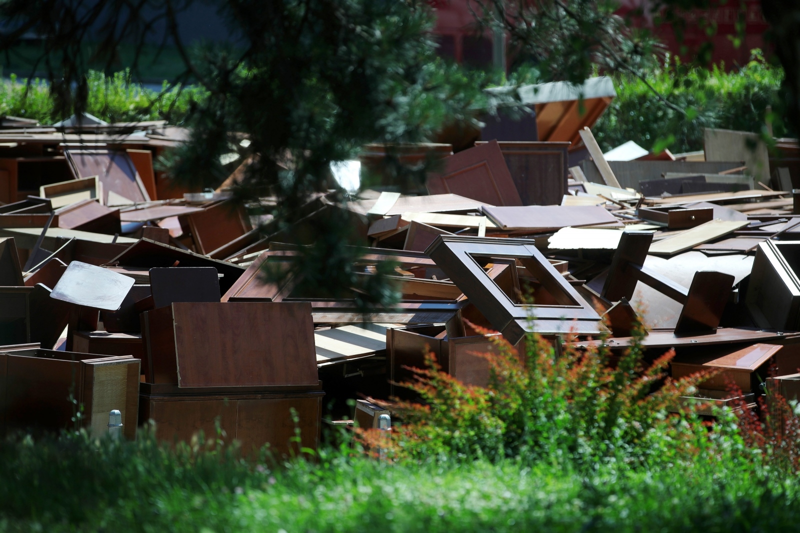 Zagreb: Velika količina razbacanog namještaja privlači pažnju prolaznika