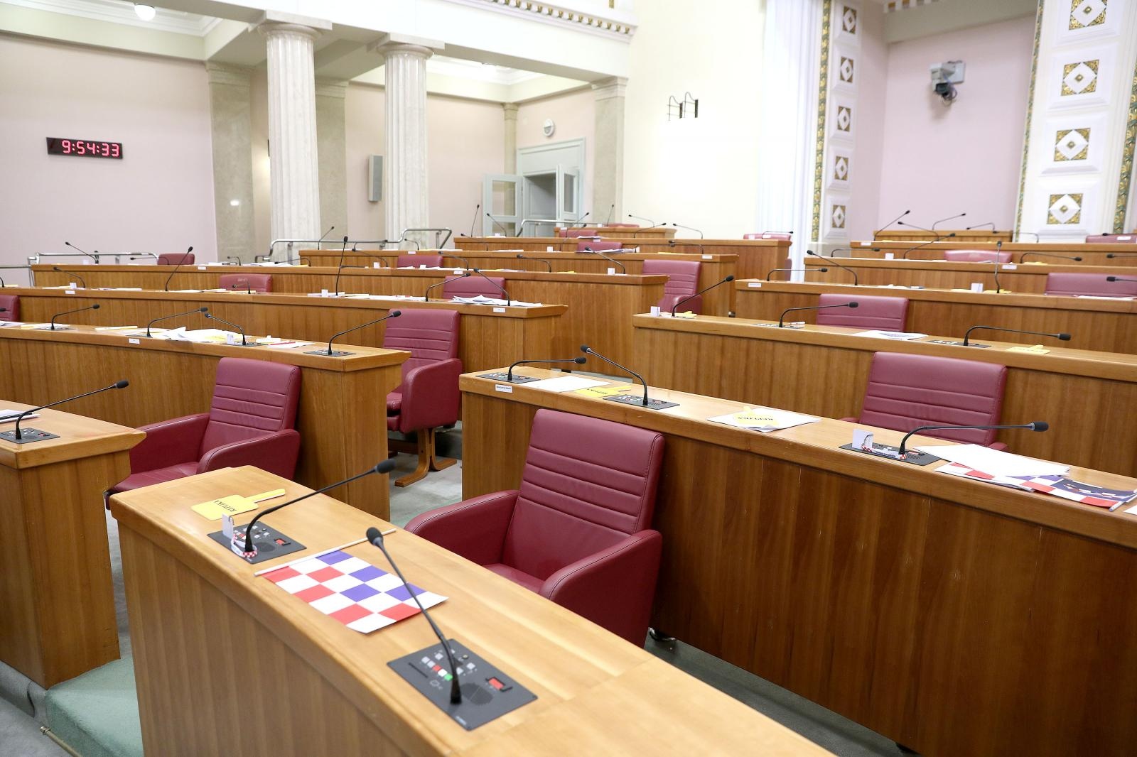 Nakon glasovanja sabornica ostaje prazna - zastupnici odlaze na zimsku stanku