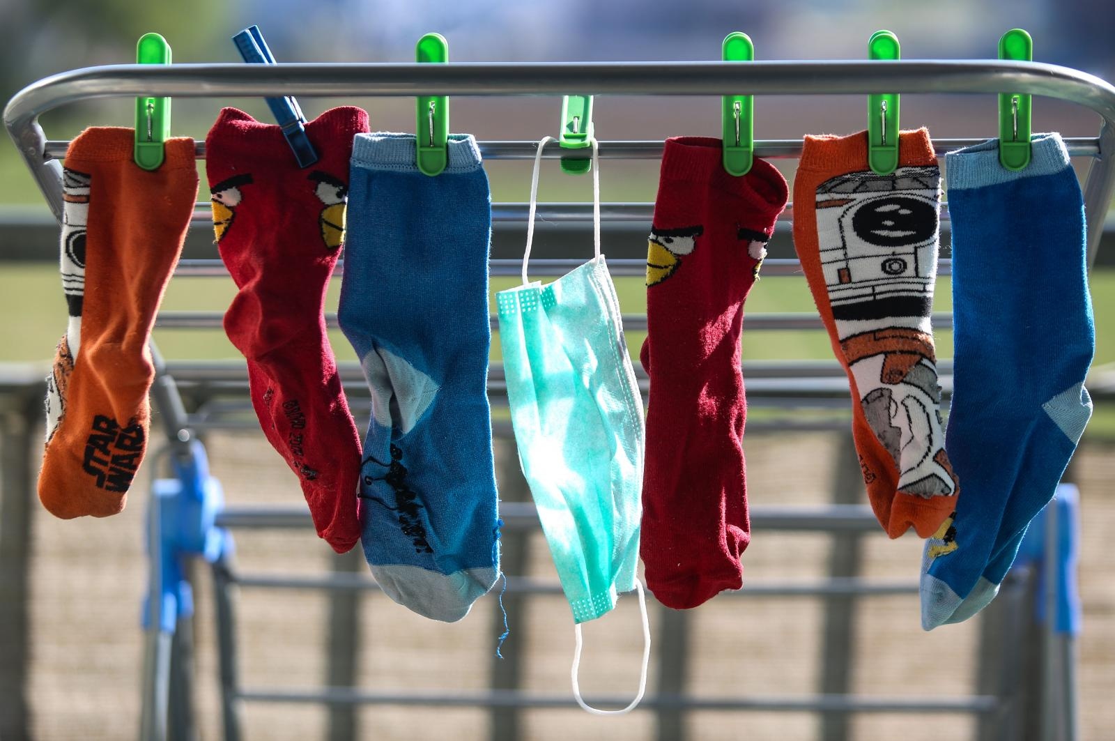 maska, koronavirus, čarape