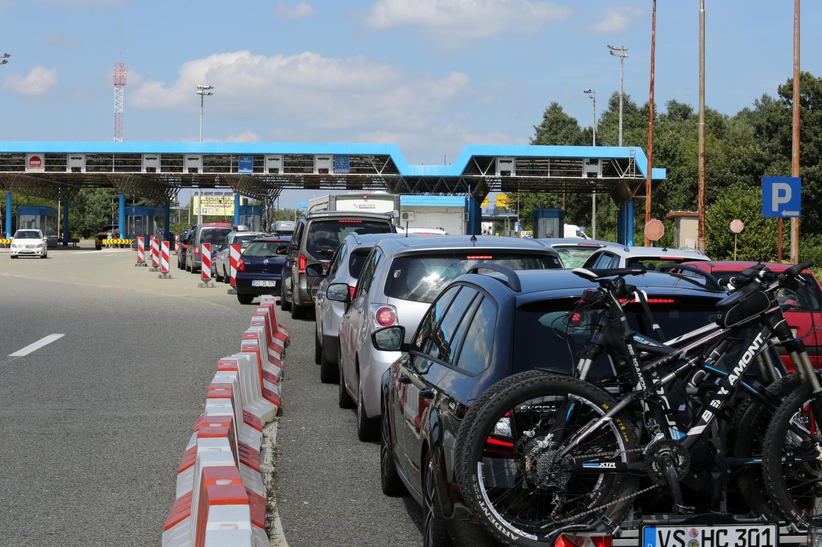 Kolona vozila od nekoliko stotina metara na graničnom prijelazu Rupa