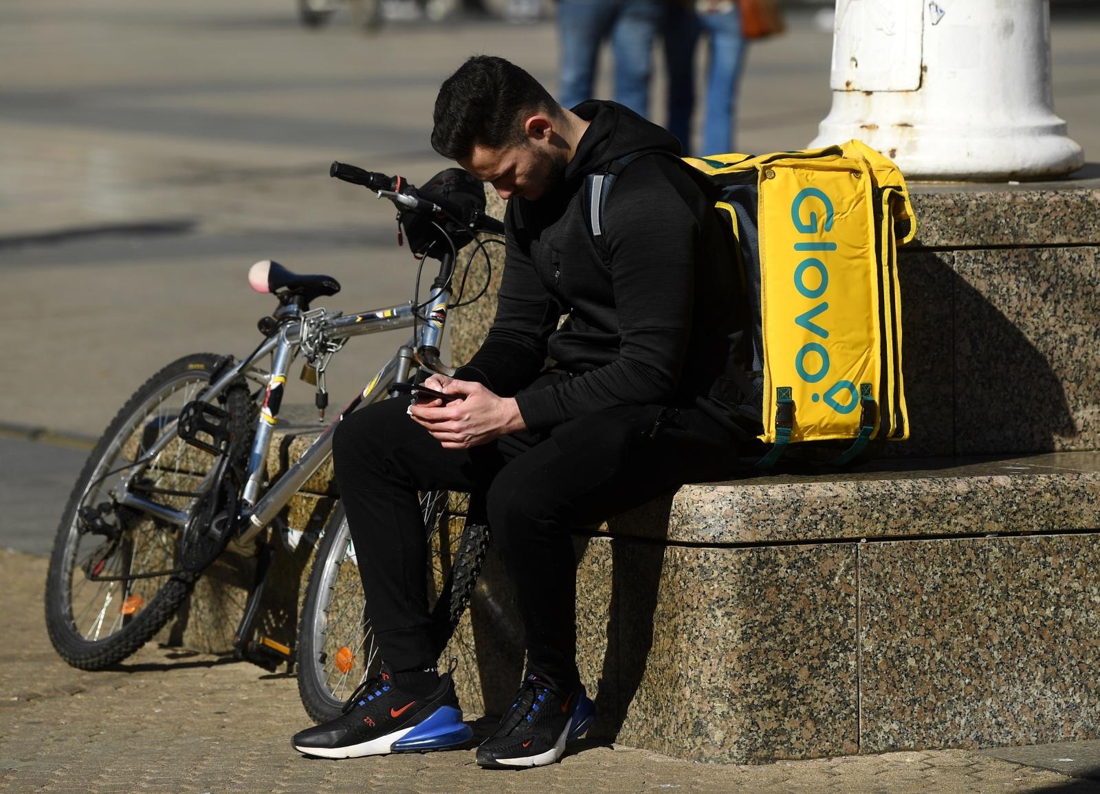 Glovo, dostavljač, dostavljači