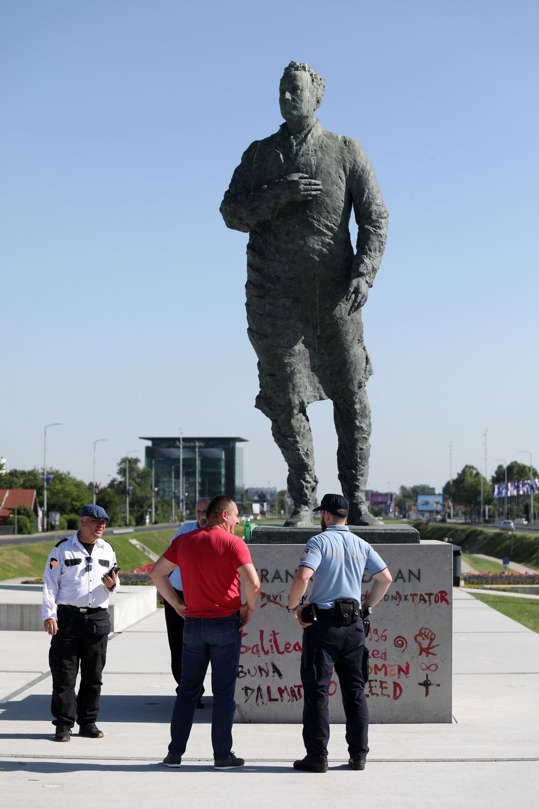 Zagreb: Devastiran spomenik Dr. Franje Tuđmana