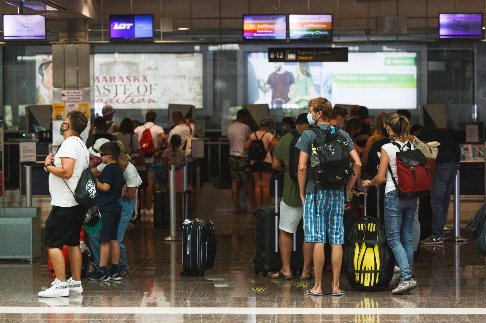 Odlazak engleskih turista s zadarskog aerodroma