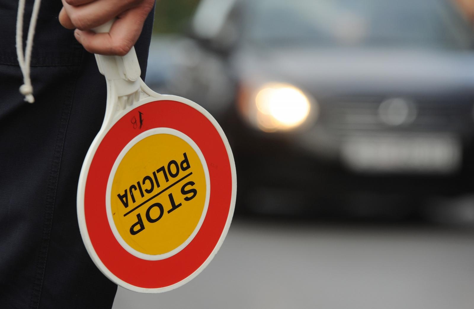 policija, palica, promet, redar, prometno redarstvo