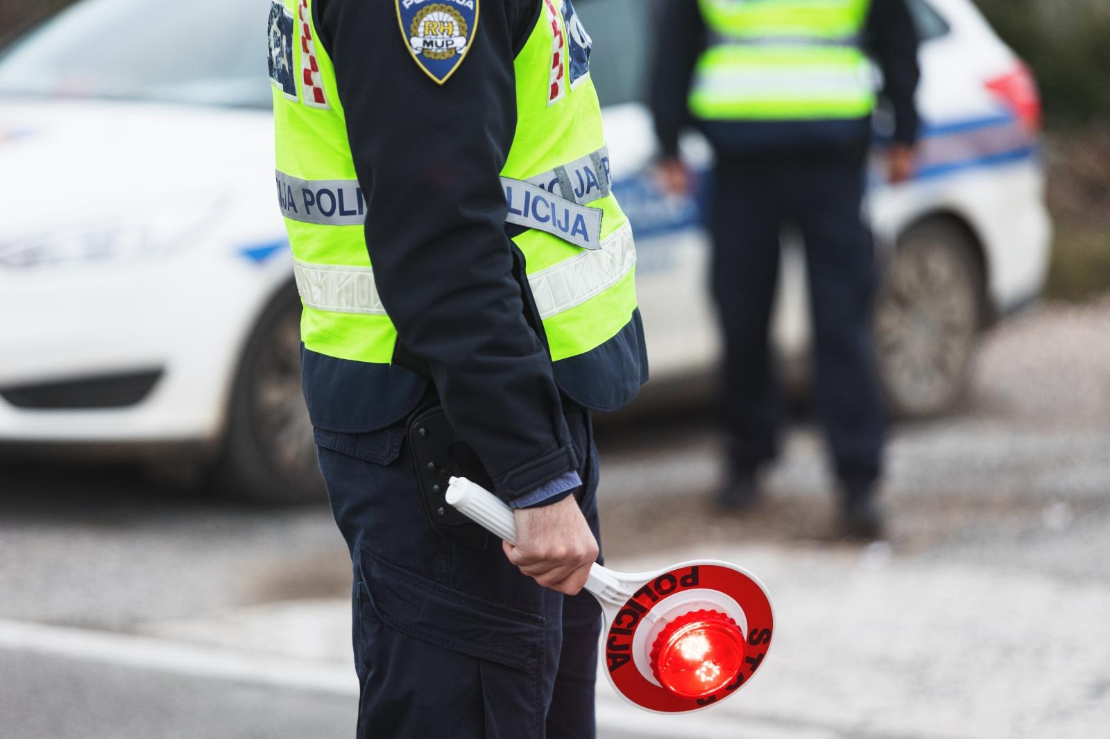 Policija na punktovima diljem Hrvatske provjerava propusnice