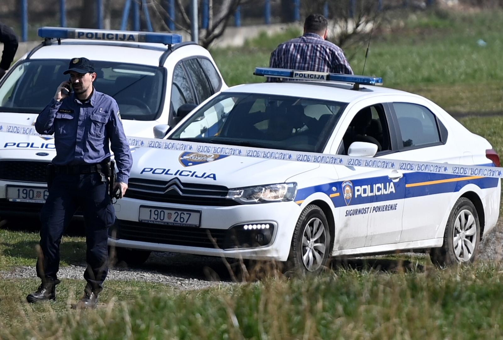 policija, policajac, policijski auto