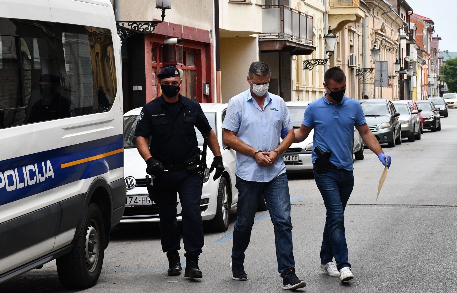 Slavonski Brod: Vozač autobusa u pratnji policije priveden u Županijsko državno odvjetništvo