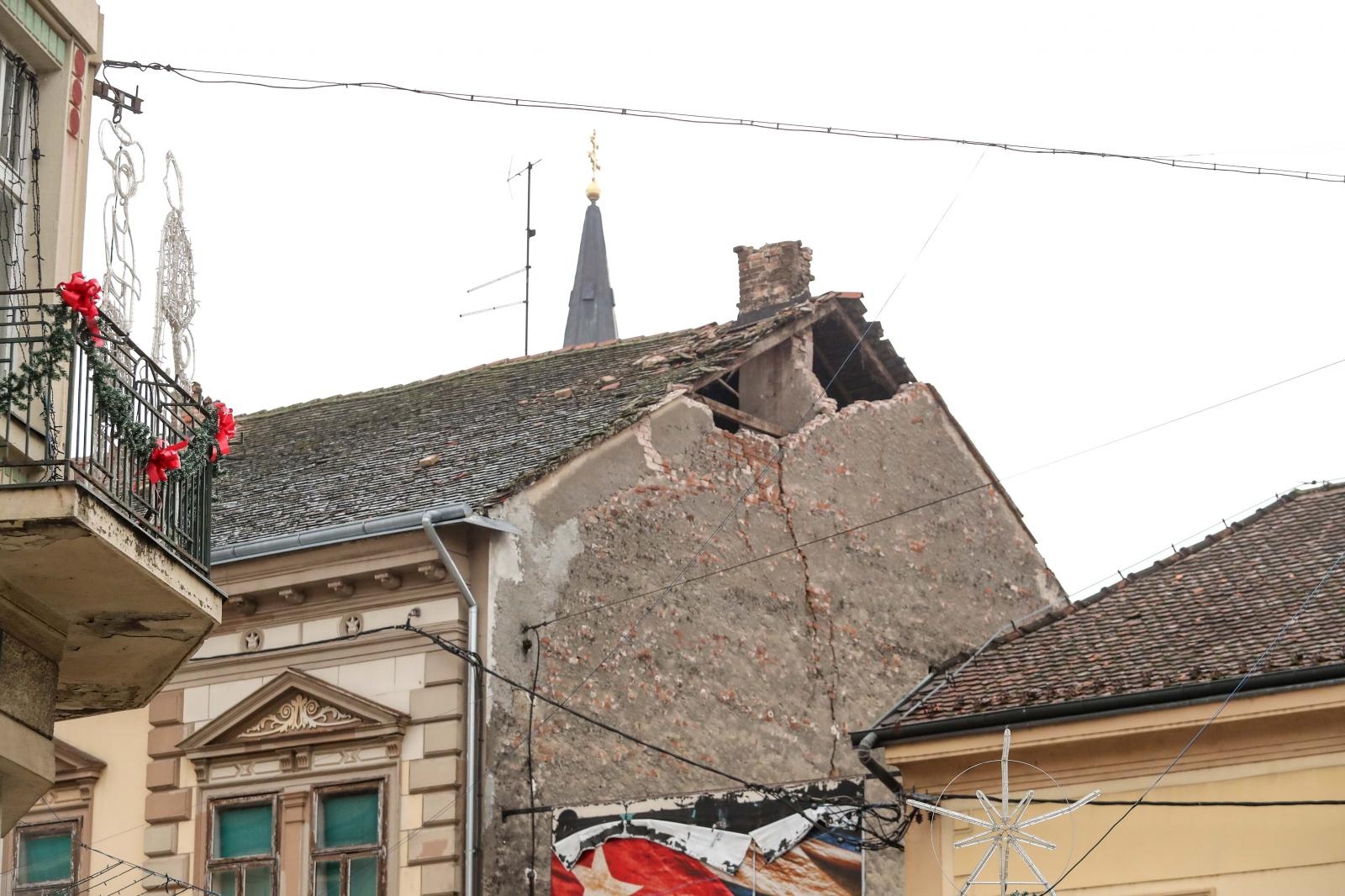 sisak, potres, oštećeni krov