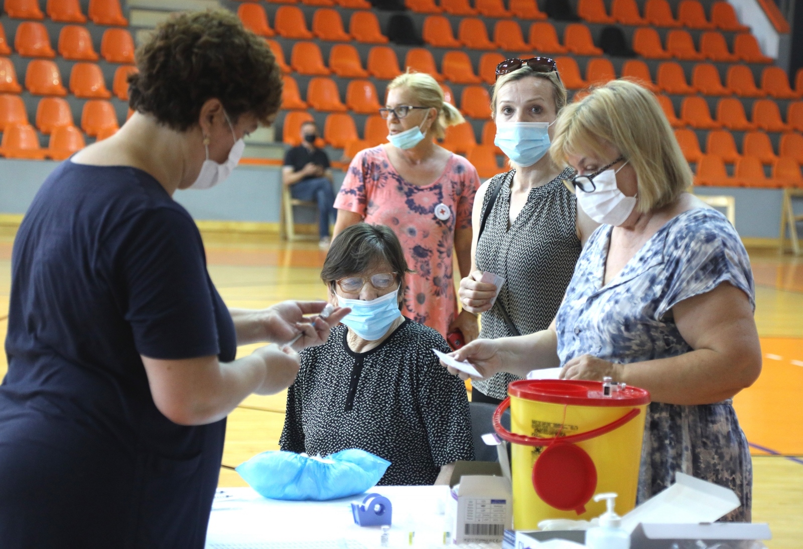 Šibenik: Građani na cijepljenju protiv koronavirusa gdje je na raspolaganju tisuću doza