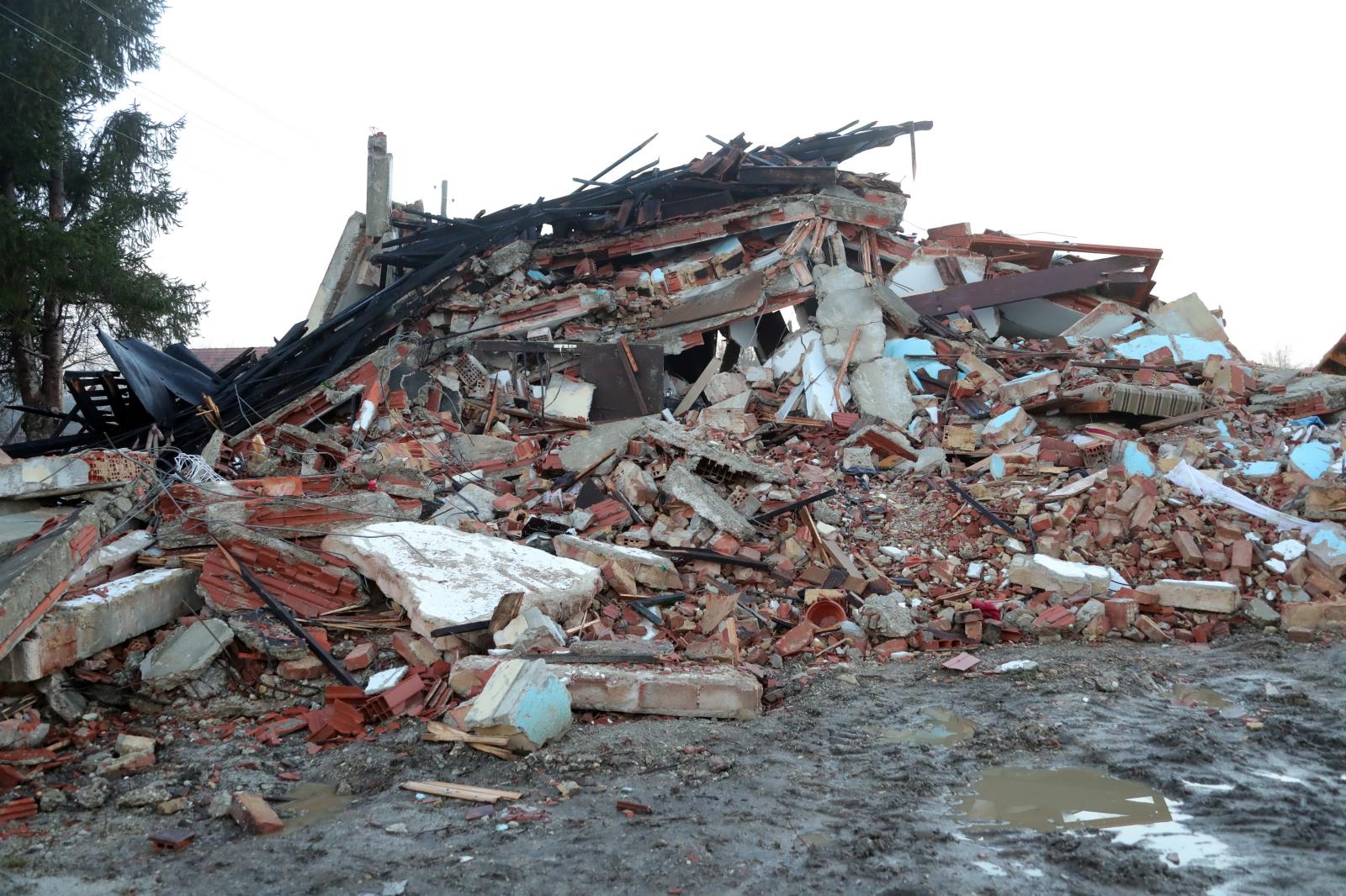 Posljedice potresa u selu Majska Poljana