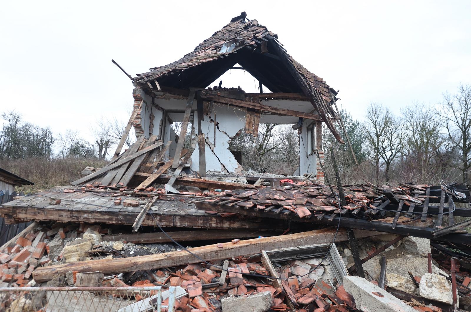 Velika šteta u Općini Majur, neki stanovnici sami popravljaju domove