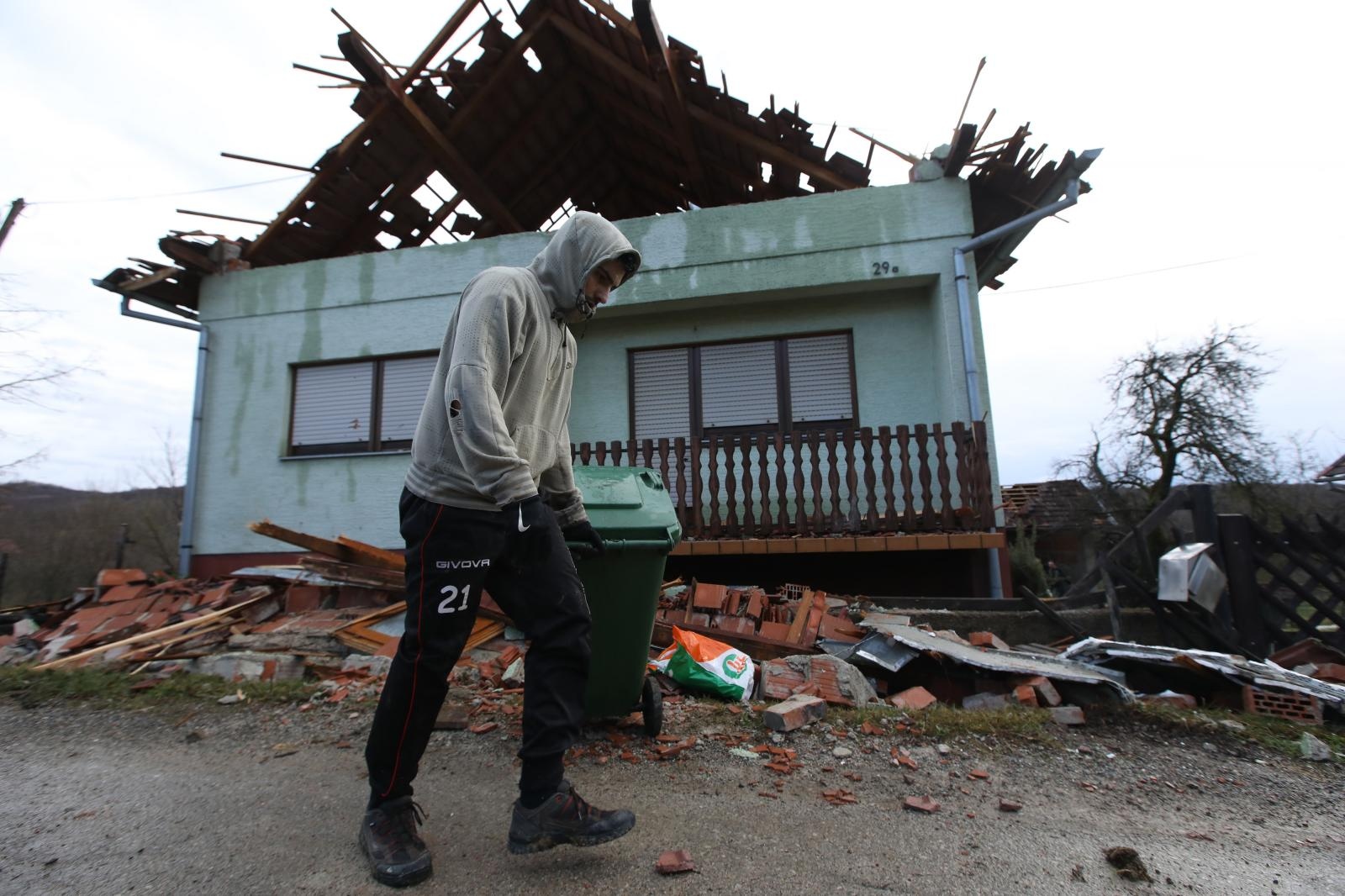 Dan nakon potresa u Petrinji i okolnim selima
