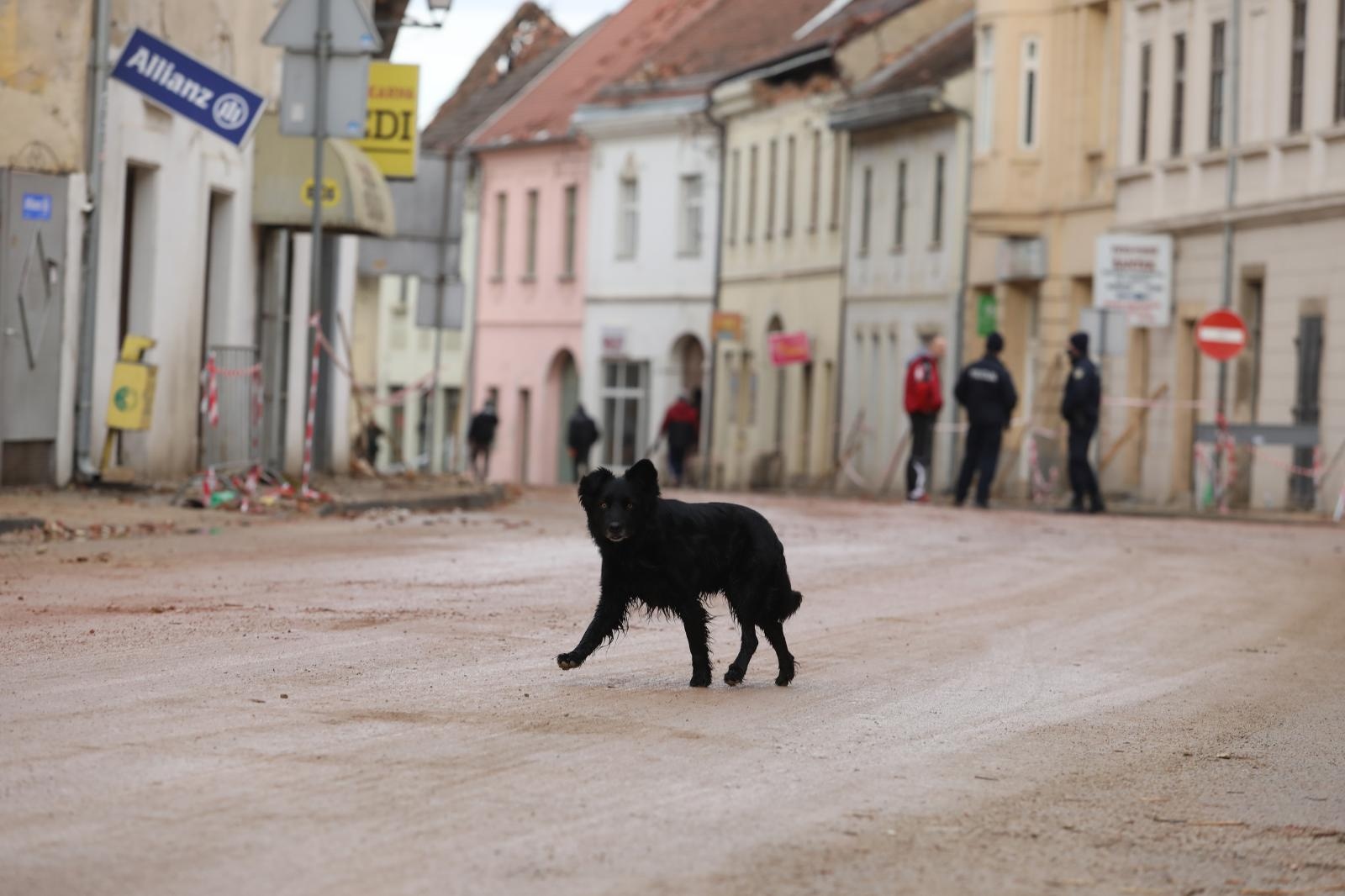 Dan nakon potresa u Petrinji i okolnim selima