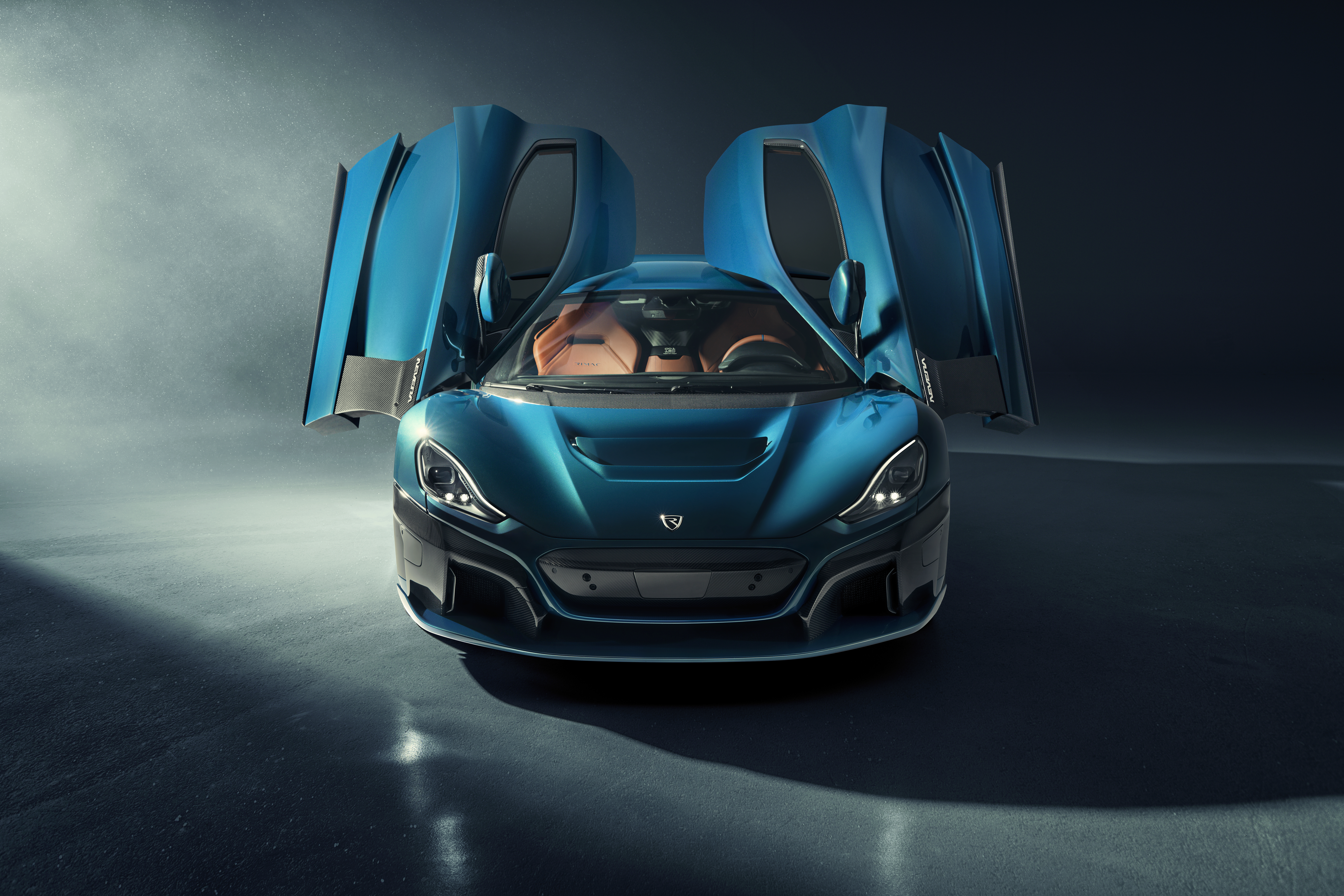 RIMAC_NEVERA_FRONT_open