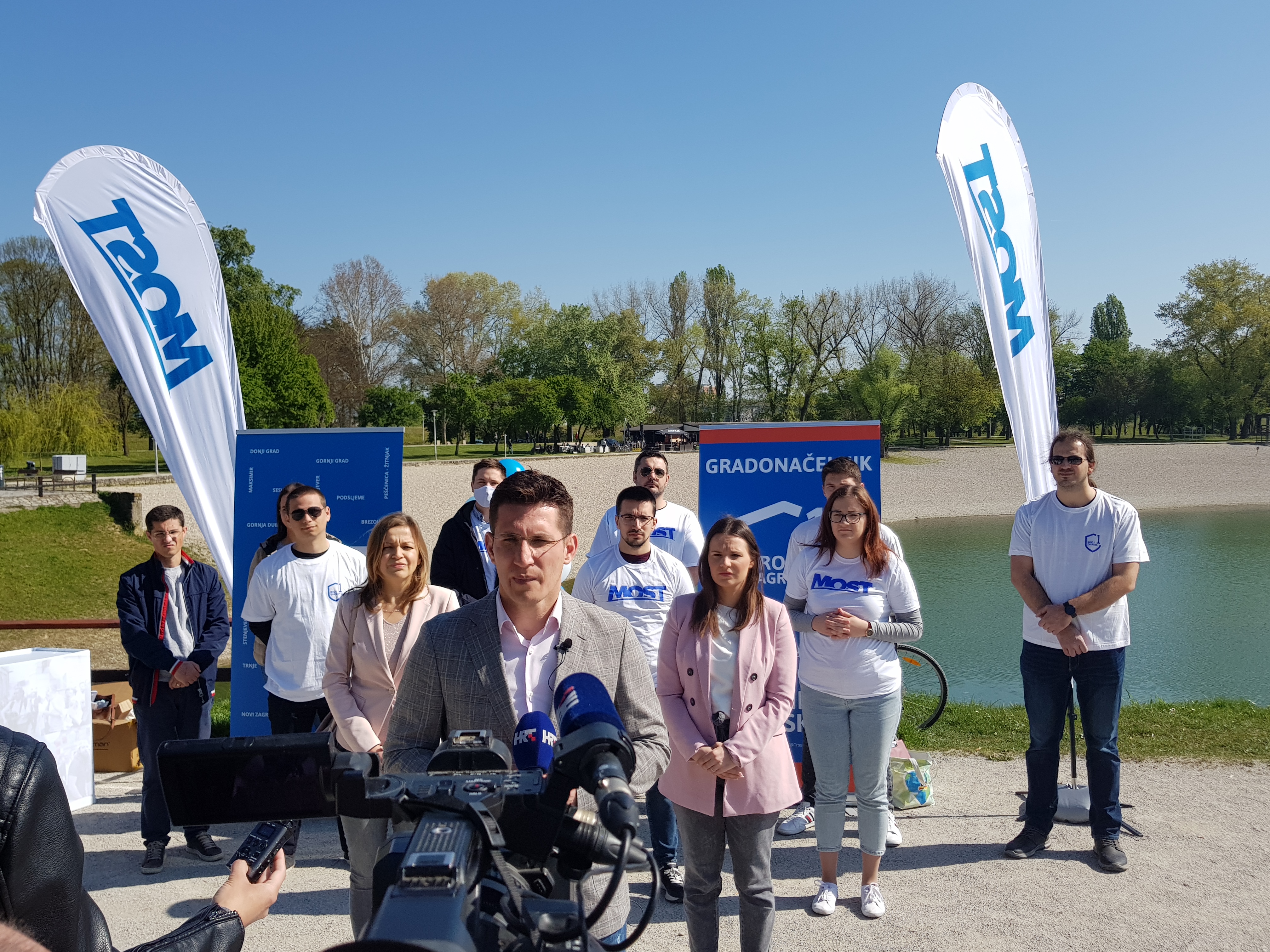 Troskot_Polomljen nam je i štand u Dubravi