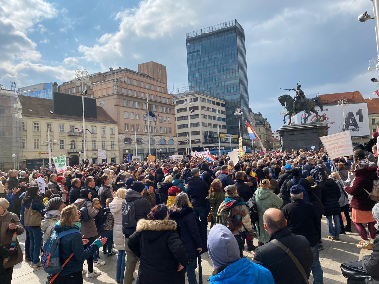 Prosvjed protiv mjera stožera, trg, 20.3.2021.