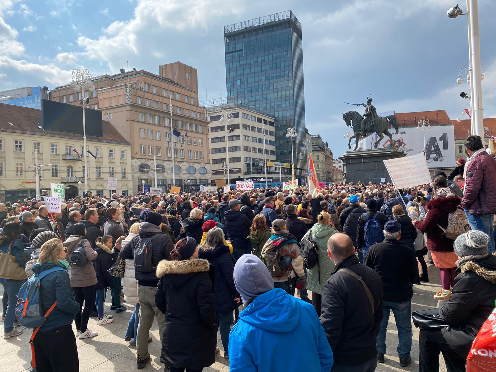 Prosvjed protiv mjera stožera, trg, 20.3.2021.
