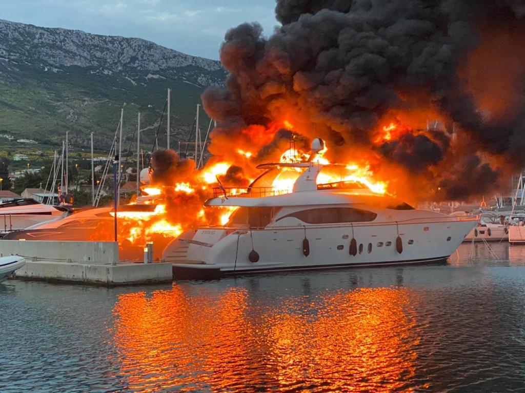 požar, kaštel gomilica, marina
