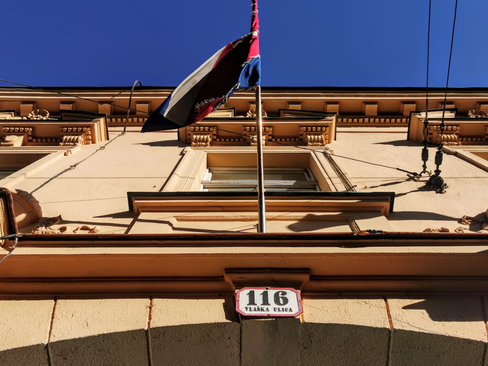 Uskok, zgrada uskoka