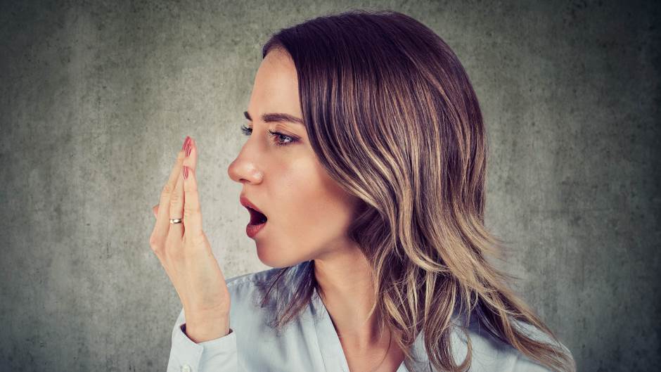 Zadah, loš zadah, žena, neugodan zadah