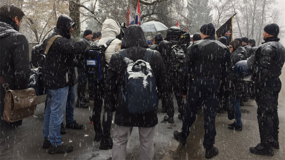 A-HSP prosvjed ispred Srpske ambasade2