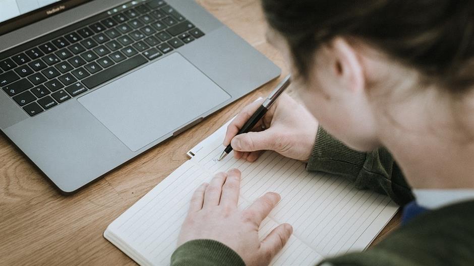 adult-3052244_960_720