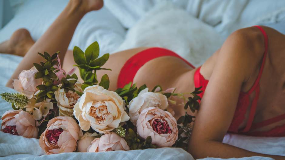 adult-bed-bedroom-838787