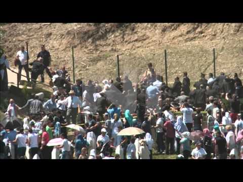 Aleksandar Vučić napadnut u Potočarima