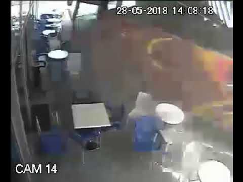 autobus udario u benzinsku pumpu