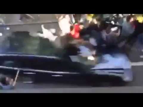 Autom se zaletio u prosvjednike, dvoje mrtvih