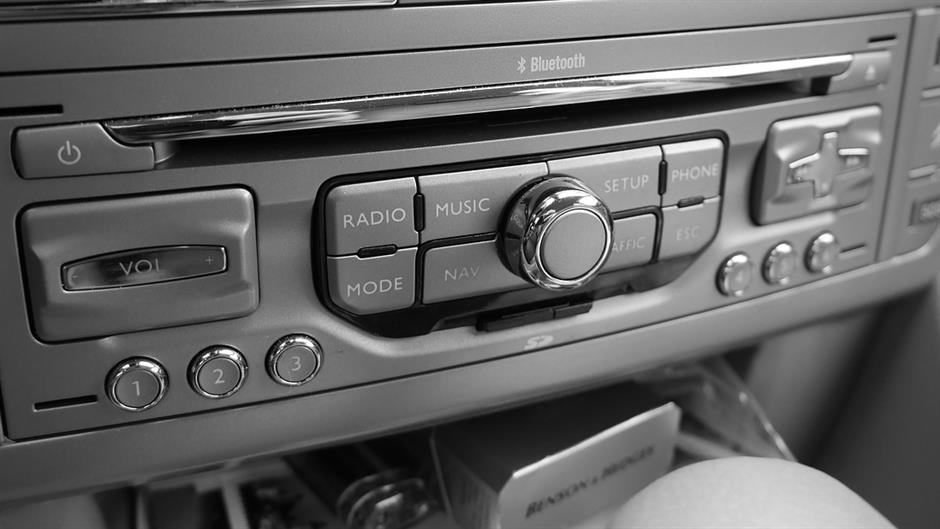 autoradio-278132_1280