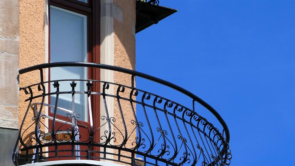 balcony-3532280_1920