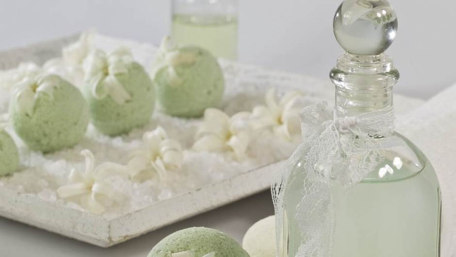 bath-balls-1617472_1280