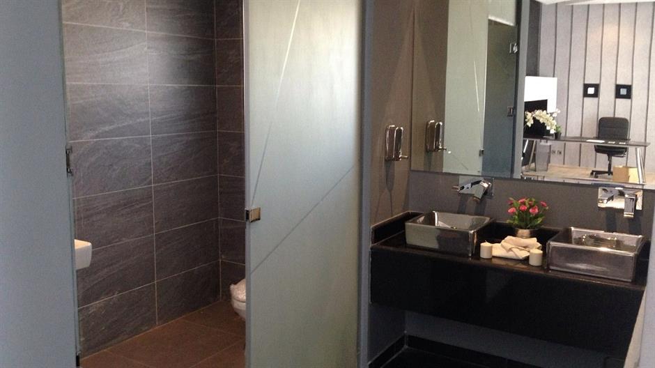 bathroom-437210_1280