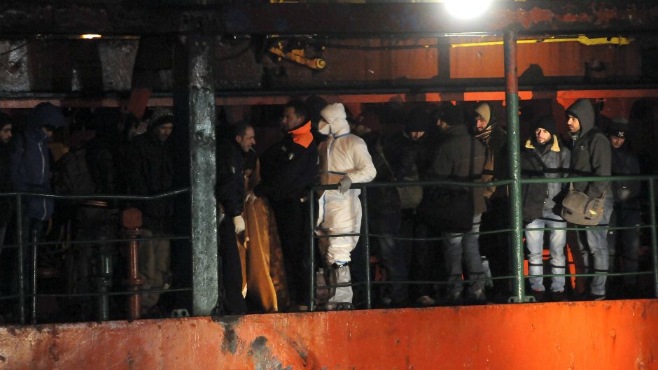 BeFunky_2014-12-31T115225Z_589933794_GM1EACV1IXZ01_RTRMADP_3_ITALY-MIGRANTS-SHIP