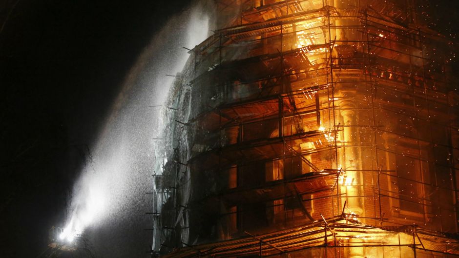 BeFunky_2015-03-15T220151Z_1583950986_GM1EB3G0GNO01_RTRMADP_3_RUSSIA-MONASTERY-FIRE