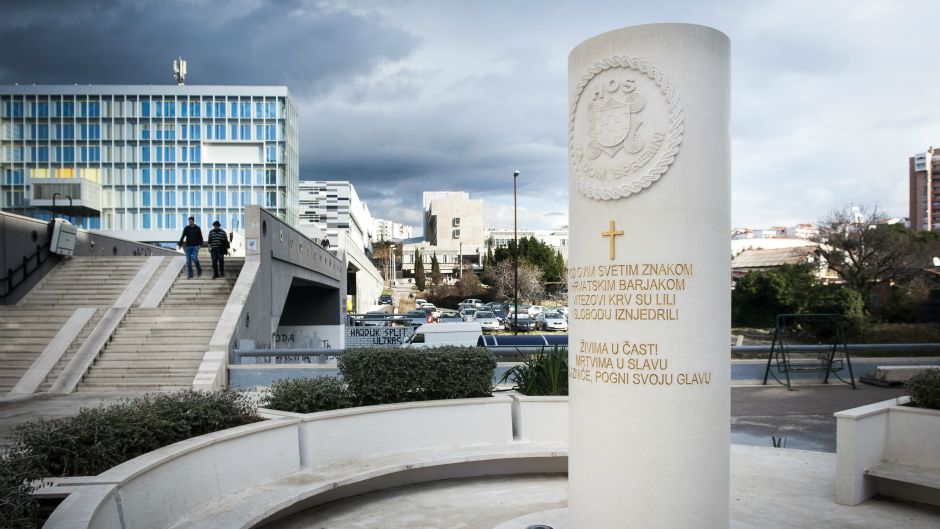 BeFunky_hos-spomenik2-220115